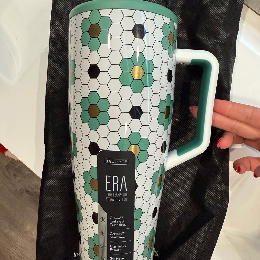 Brumate era Anthropologie Green Ground 40 oz